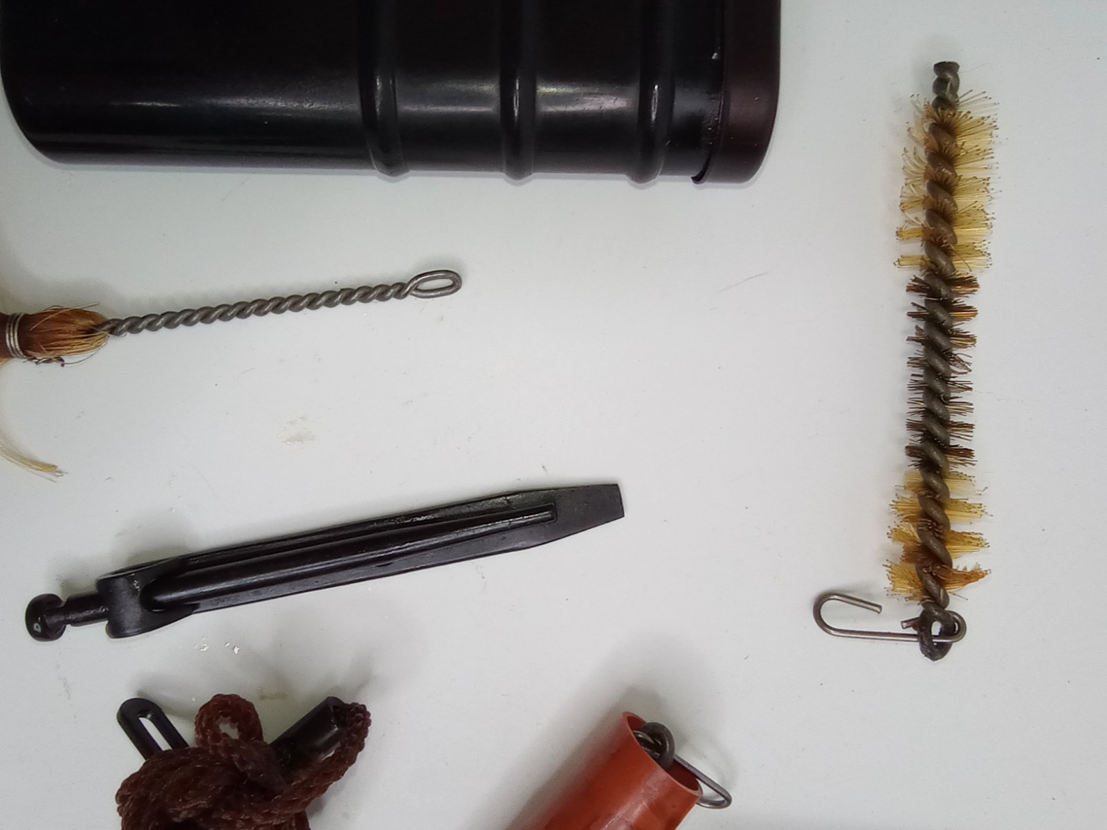 German RG57 Cleaning Kit in Metal Tin