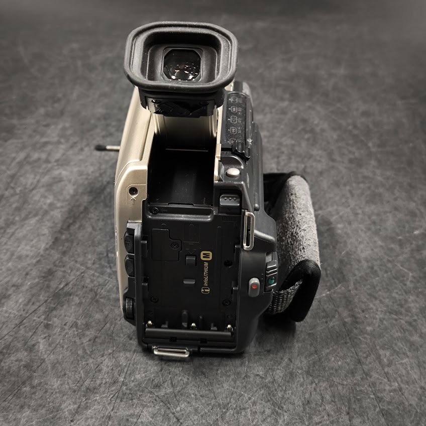 Sony DCR-TRV8 E 40x Digital Video Camera Camcorder Used Working
