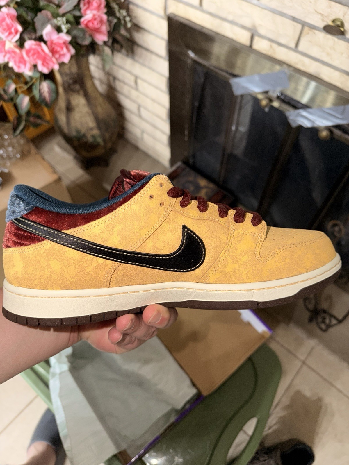 Brand New Nike SB Dunk Low Pro “City of Cinema” Celestial Gold – Men’s US 11