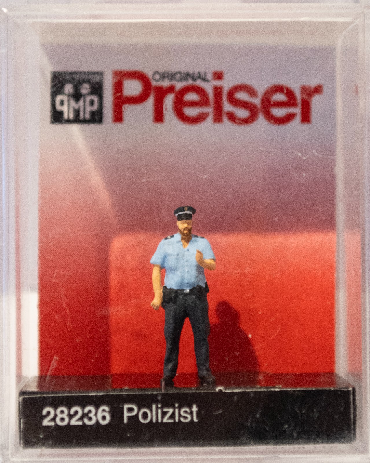 Preiser HO #28236 Policeman Individual Figure