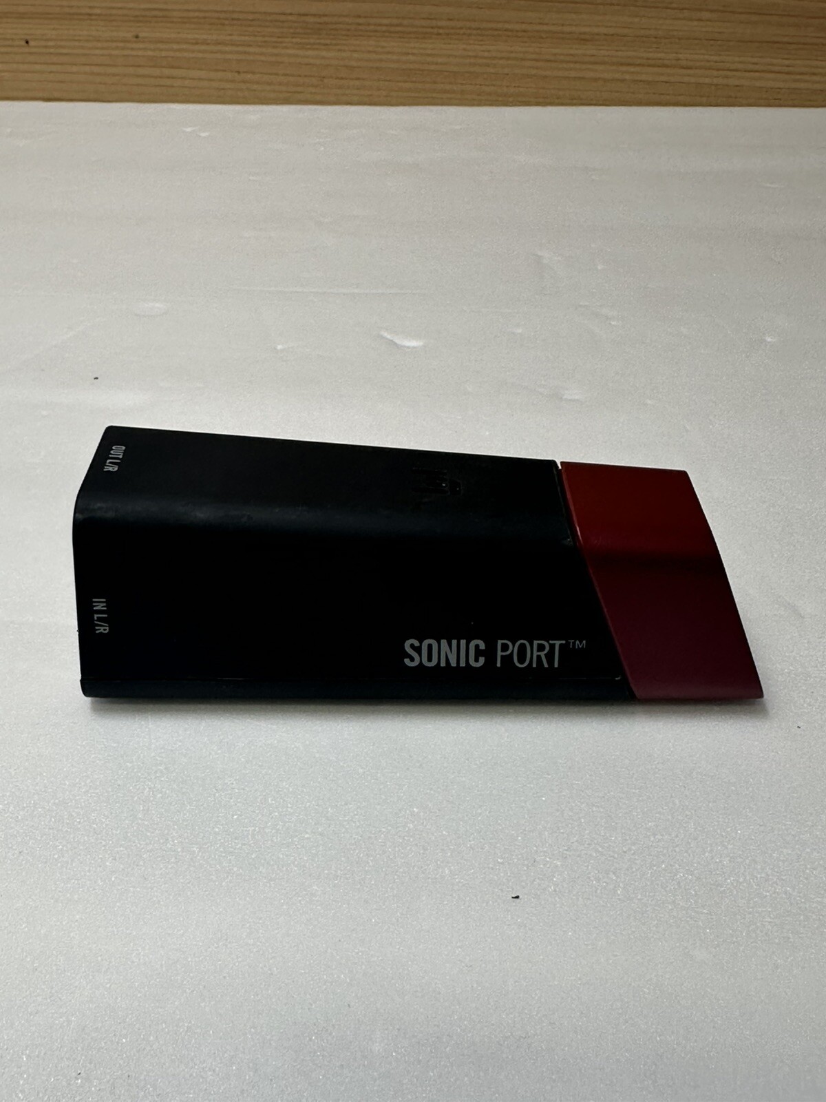 Line 6 Sonic Port Audio Interface for iPhone/iPad - PN: 59-00-0155.