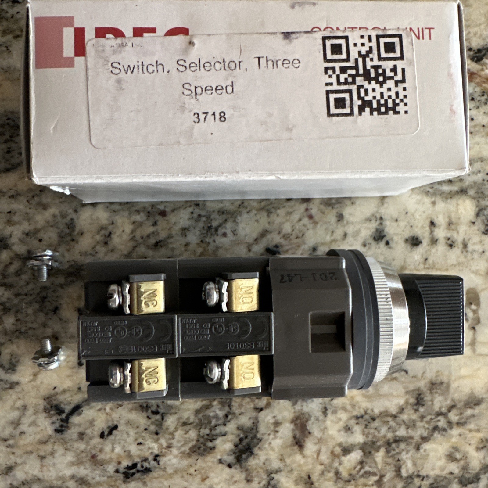 New IDEC ASN3322N Selector Switch NEW + FAST SHIPPING