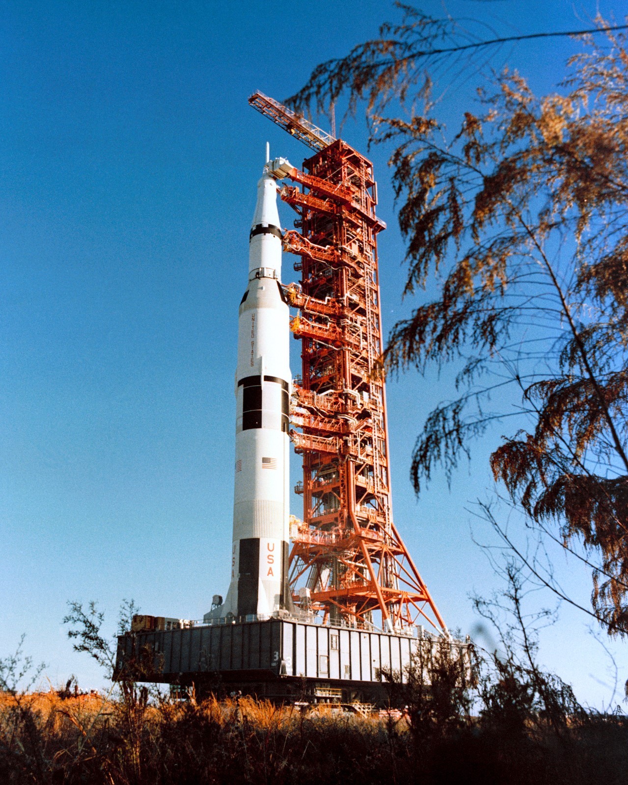 APOLLO 16 SATURN V SPACECRAFT MOVING FROM VAB TO PAD - 8X10 NASA PHOTO (ZZ-921)
