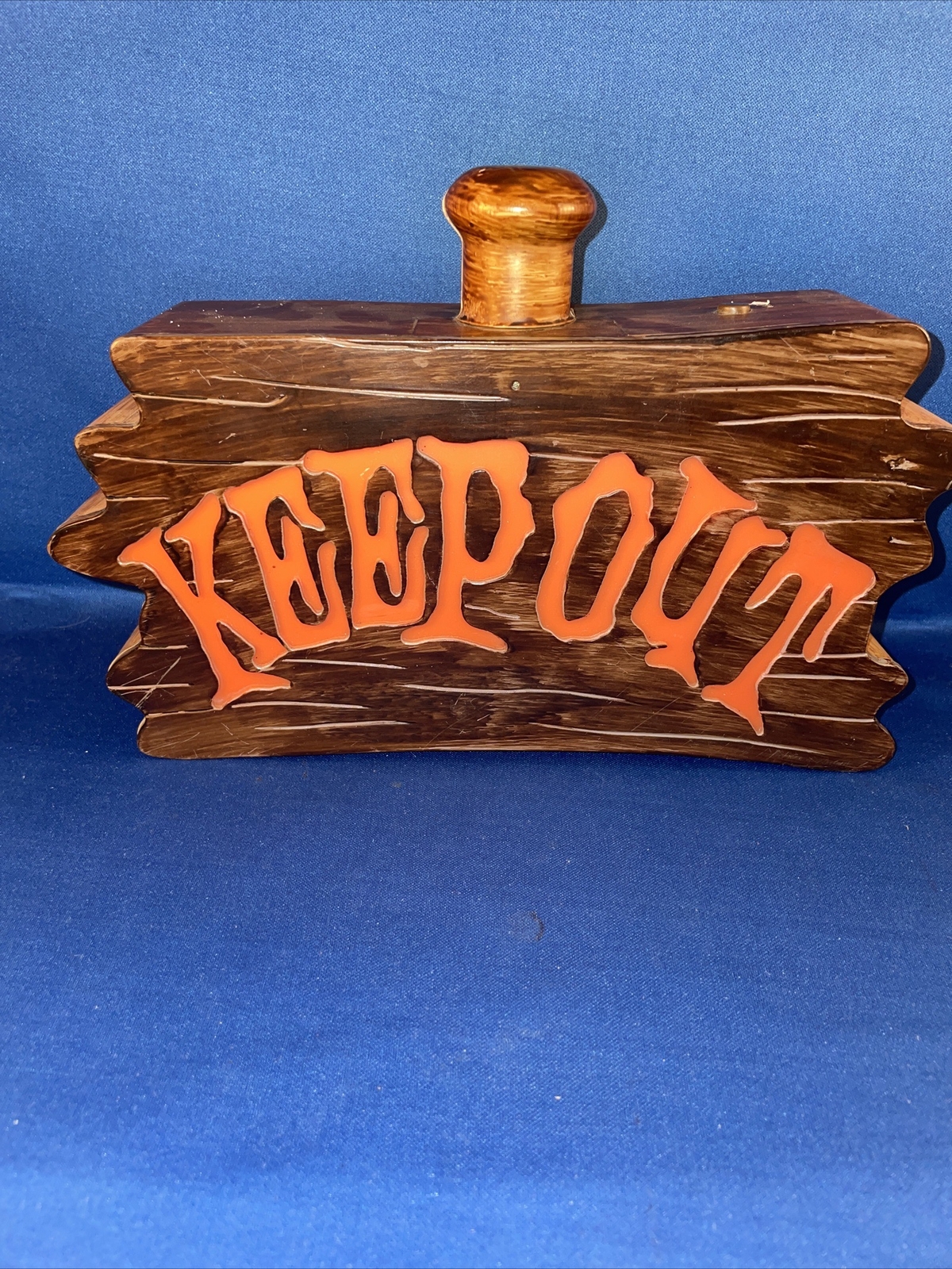 Gemmy Motion Activated KEEP OUT Halloween Sign Lights up Screaming Evil Laughter