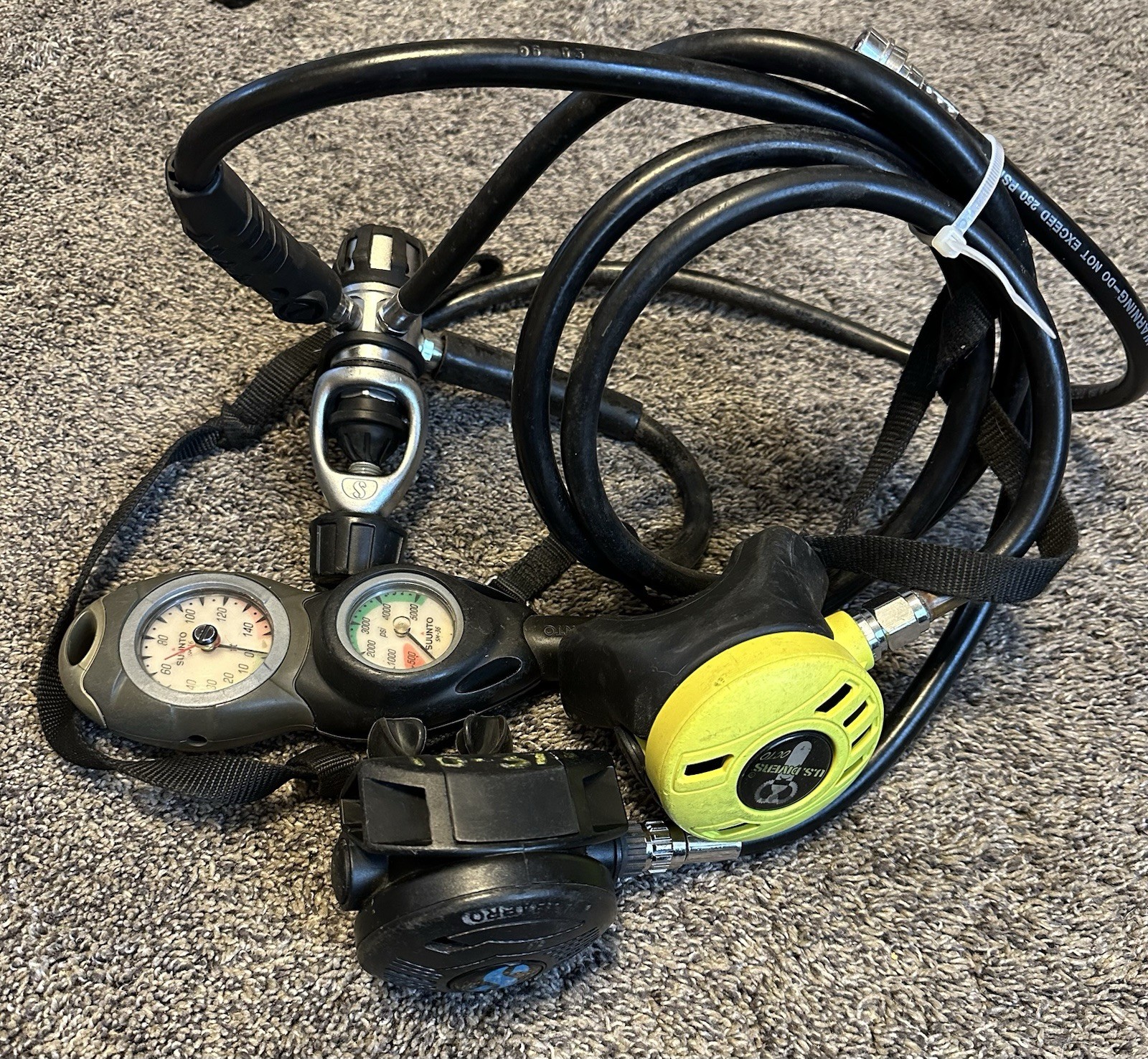 Scuba Diving Gear Bundle. ScubaPro, Suunto, US Divers OCTO - NOT TESTED