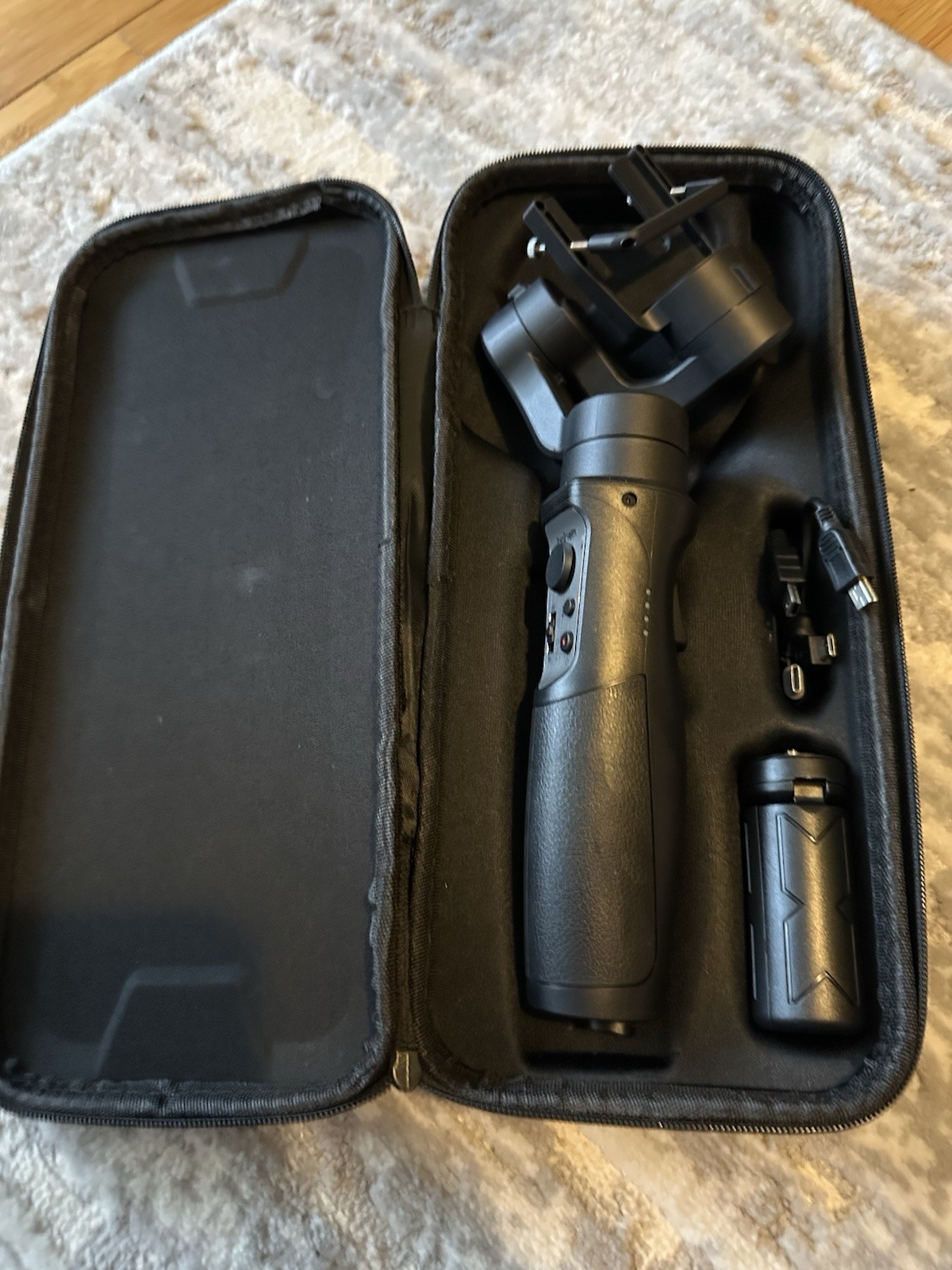 Hohem Smartphone Gimbal Stabilizer w/ Case, Tripod Stand & USB Cables 3600mAh