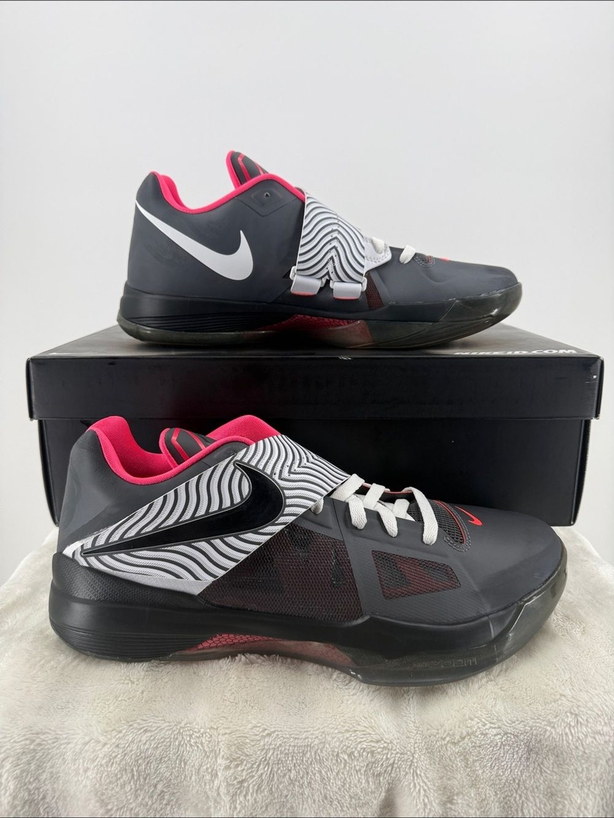 Nike mens Gray & Pink Low-Top Basketball Sneakers with Strap