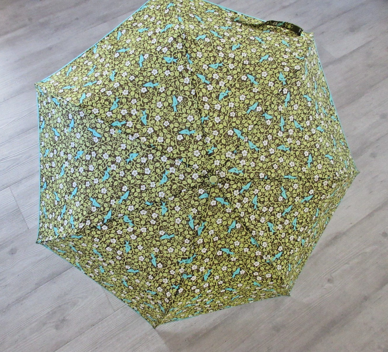 VERA BRADLEY UMBRELLA (SITTIN' ON A TREE) (RETIRED AND RARE FIND)