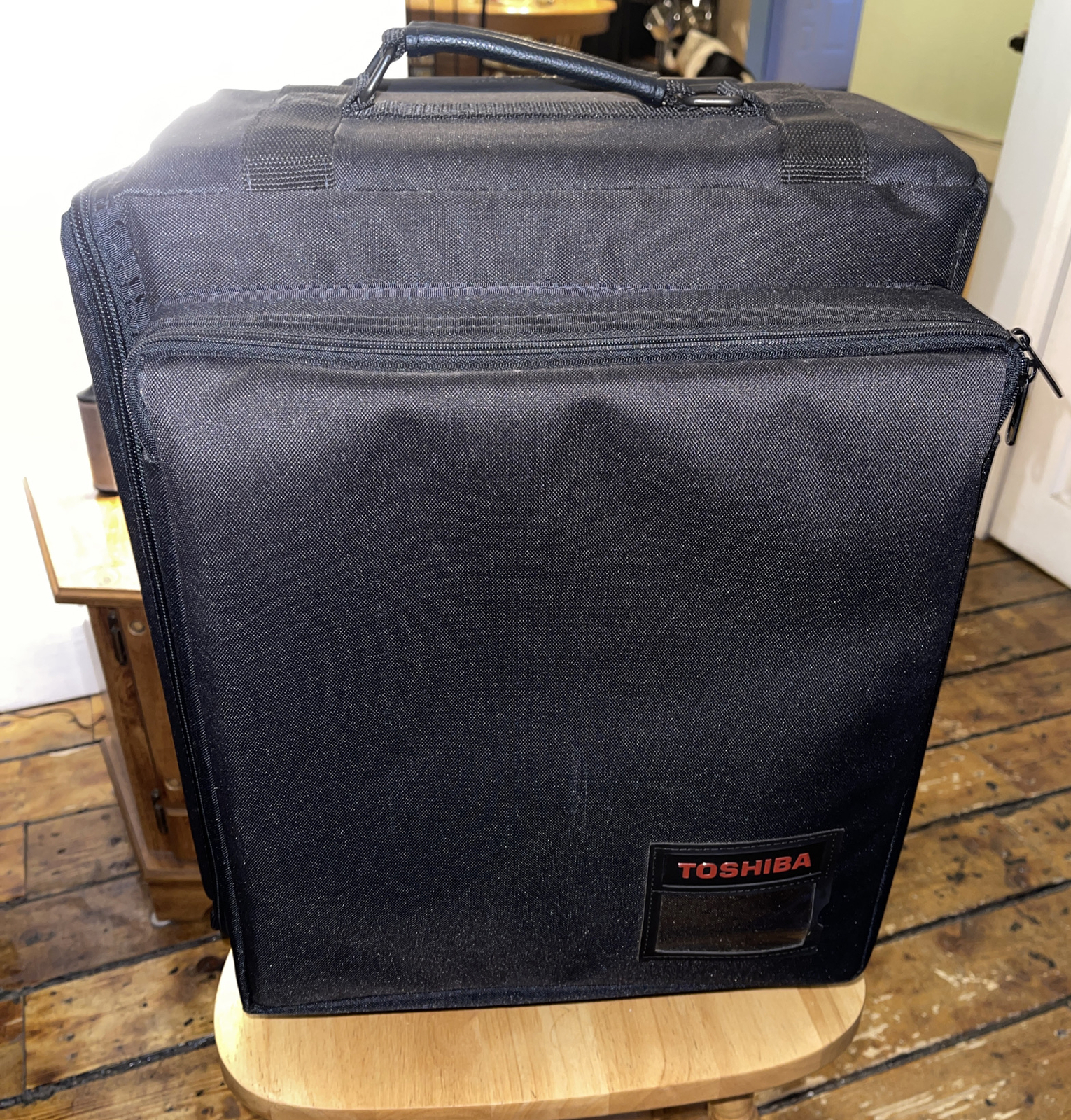 Toshiba Vintage RARE SoftCarry Projector Travel Case Bag Rolling Adjustable