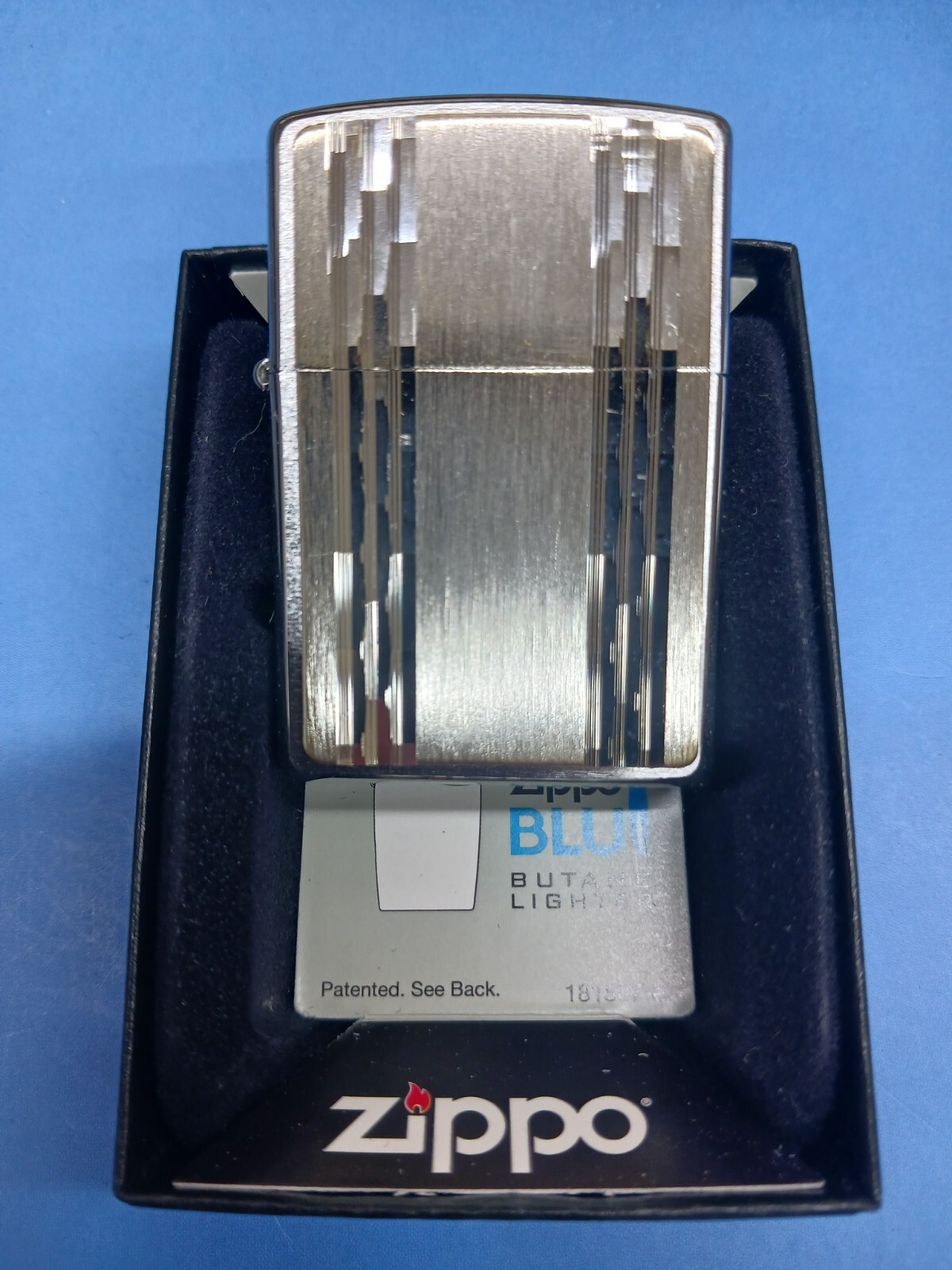 Zippo Vertical Diamond Cut Emblem Brushed Chrome 24994