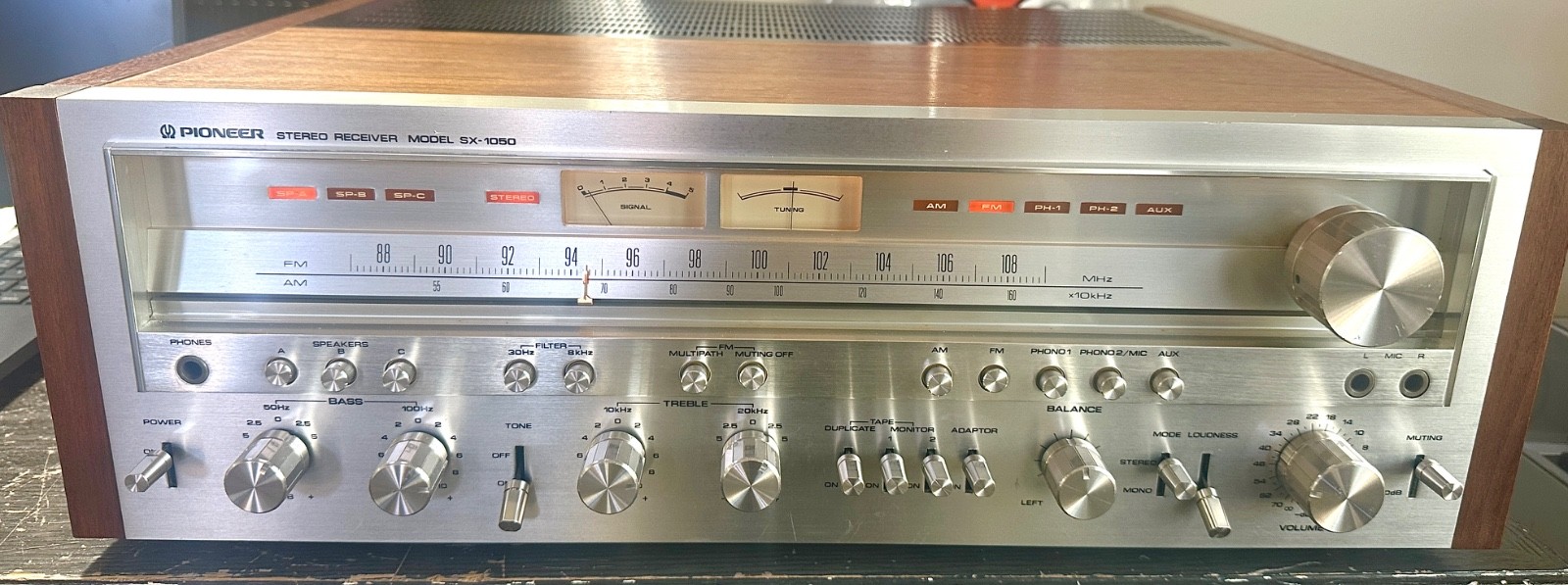Classic Pioneer SX-1050 AM/FM Stereo Receiver, All Original, Excellent Condition