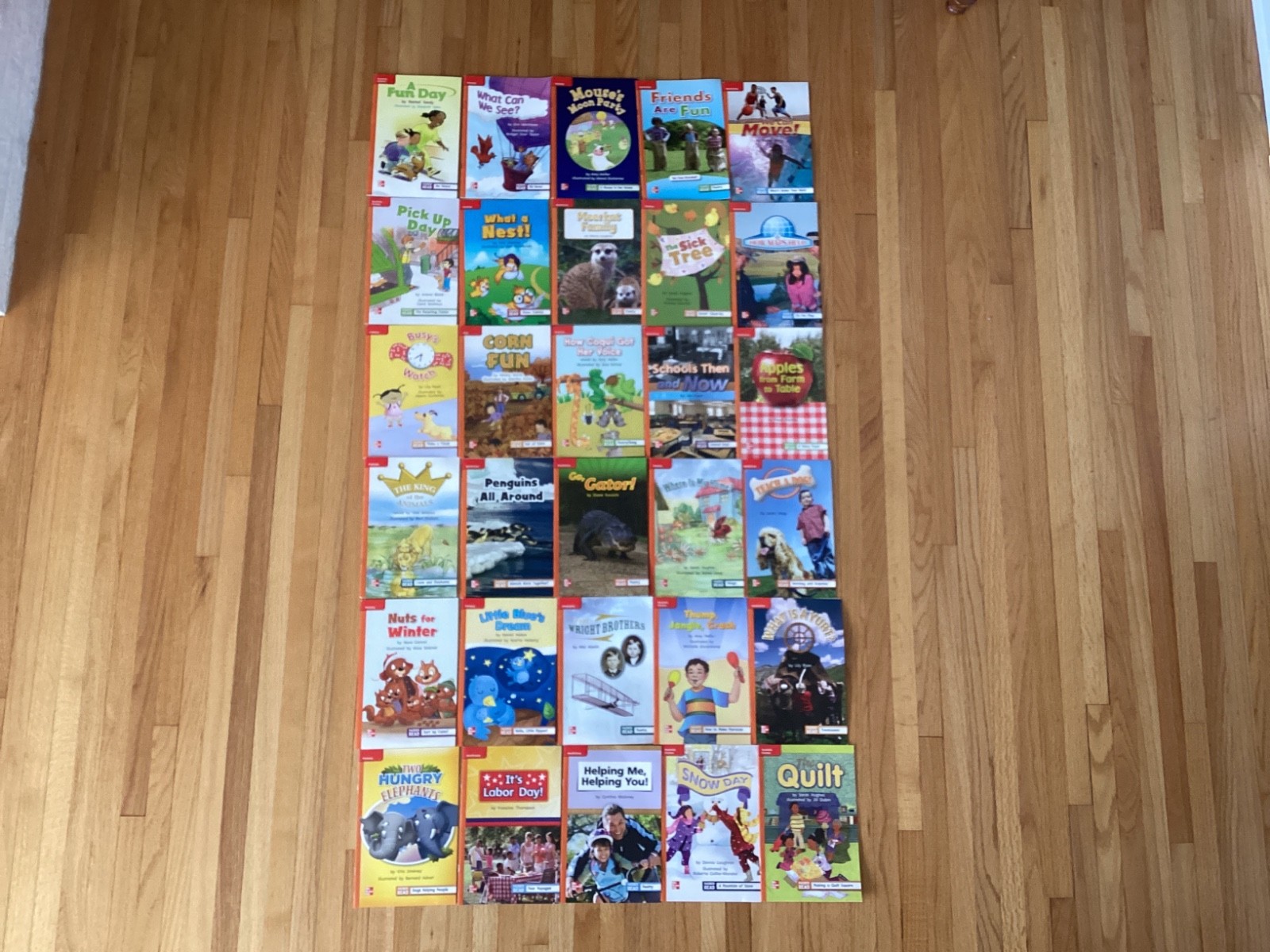 MCGRAW HILL WONDERS LEVELED READERS / GRADE 1 / APPROACHING  / 30 BOOKS