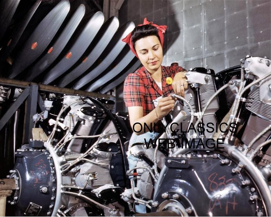 1943 WOMAN INSPECTOR NORTH AMERICAN AVIATION ENGINES WWII AIRPLANE 8x10 PHOTO