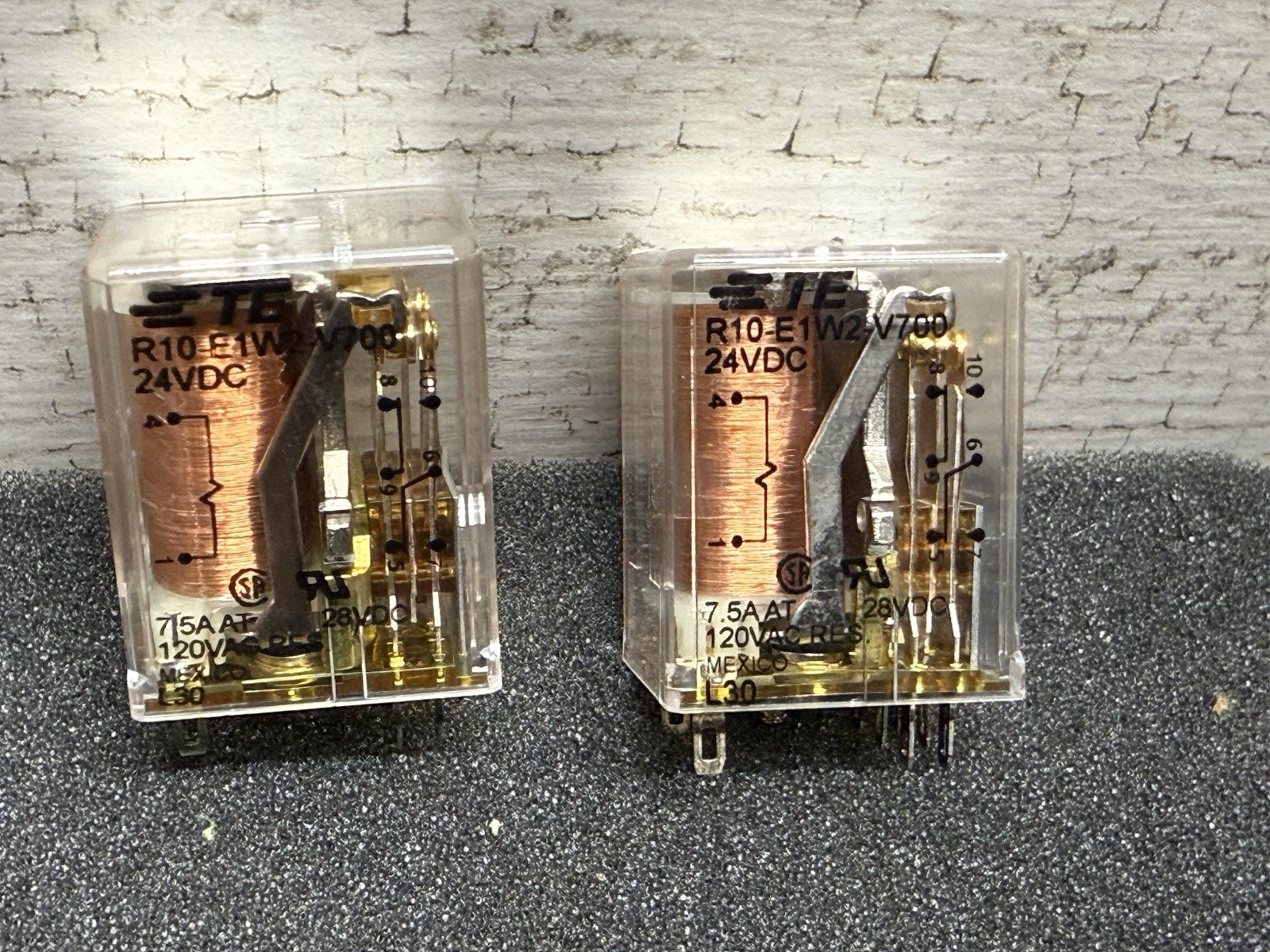 Lot of 2  TE CONNECTIVITY R10-E1W2-V700 / R10E1W2V700 Power Relay New