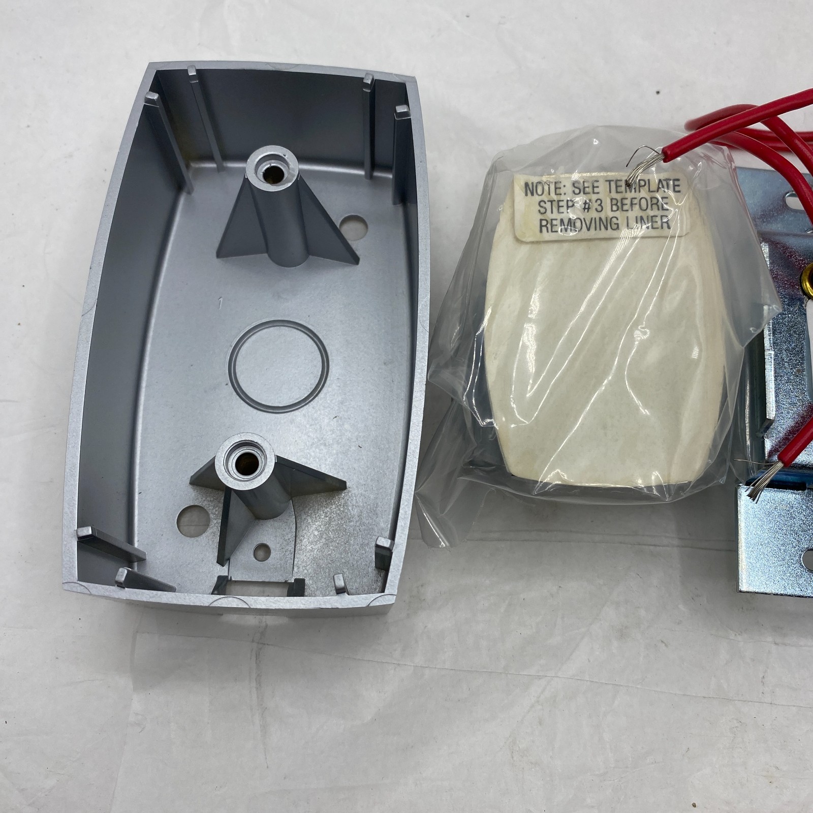 NOTIFIER FIRE-LITE FM996 SURFACE/FLUSH TRI-VOLTAGE ELECTROMAGNETIC DOOR HOLDER