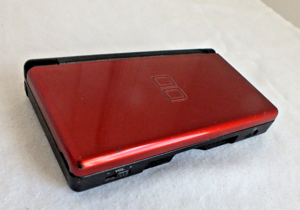 Nintendo DS Handheld System Red Tested Working no charger no stylus