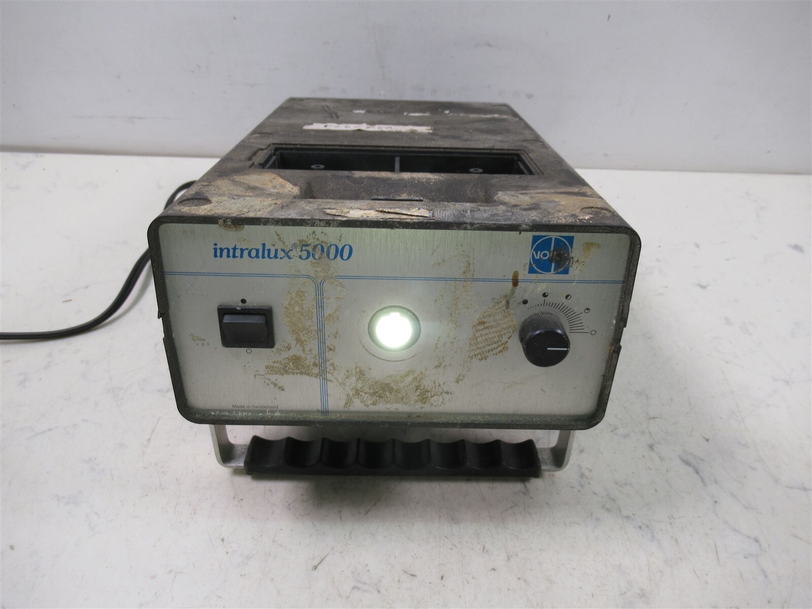 Volpi AG Intralux 5000 Fiberoptic Laboratory Light Source Portable Unit