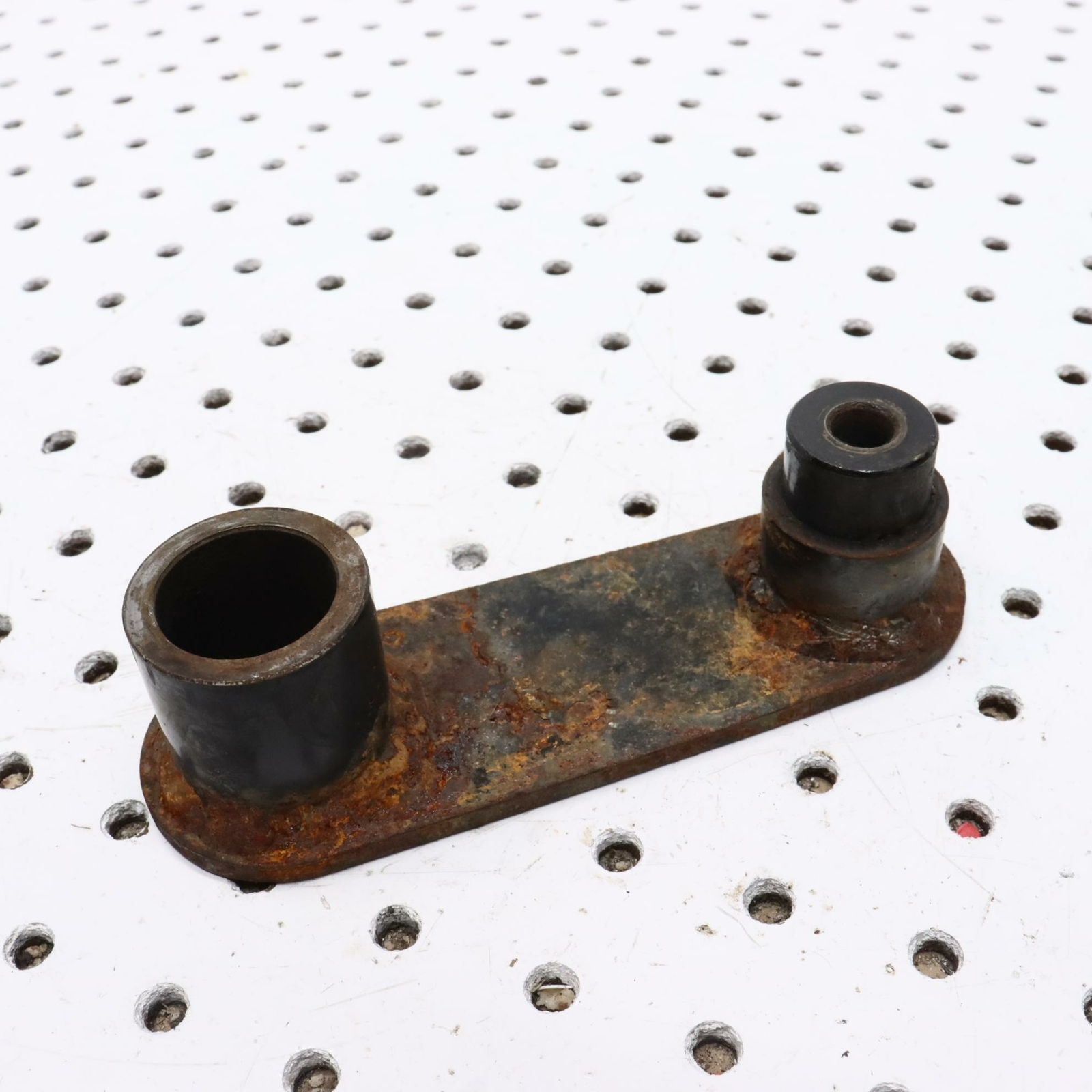 2006 POLARIS CLASSIC 700 REAR TORQUE ARM WELD CARRIER WHEEL BRKT 1542219-067