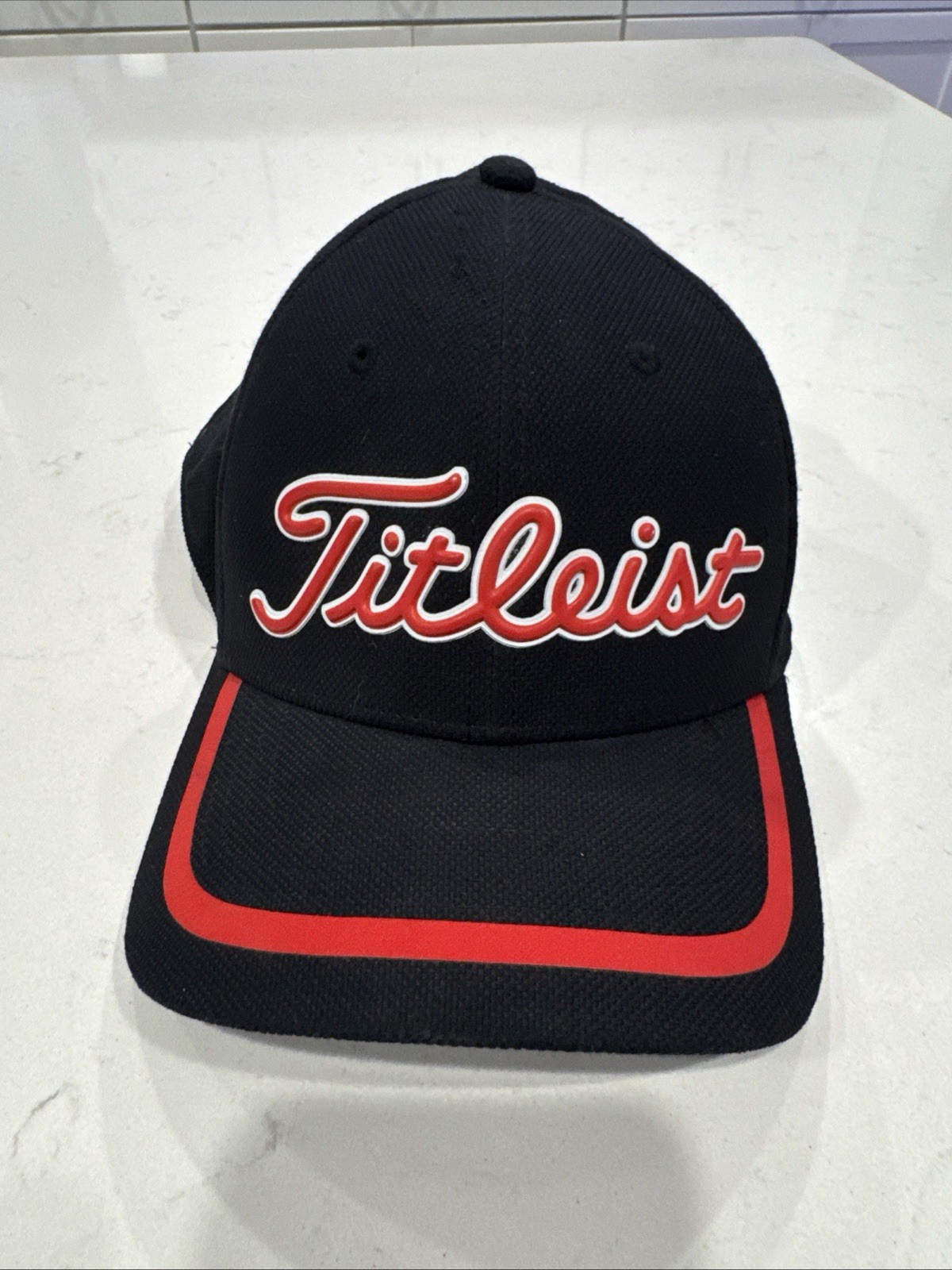 Titleist Golf Hat Black/Red S/M Fitted Cap – Excellent Condition