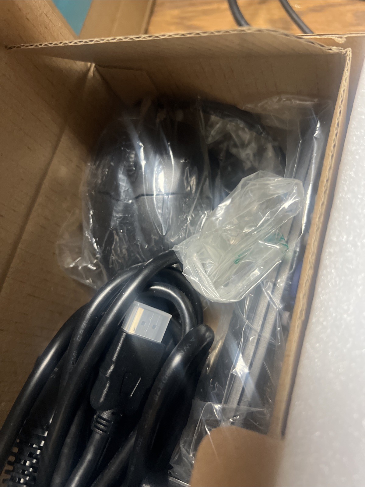 laview LV-T970HS security camera Wired 4 Cameras And Cables 8 Channels 4K