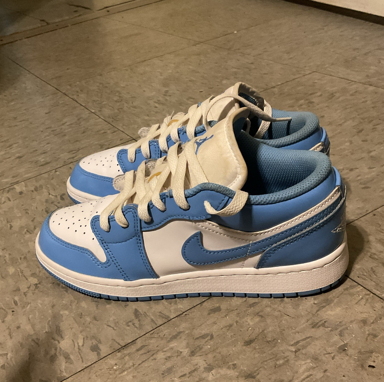 Nike Men's Low Top Lace-Up Athletic Sneakers Blue/White Colorblock