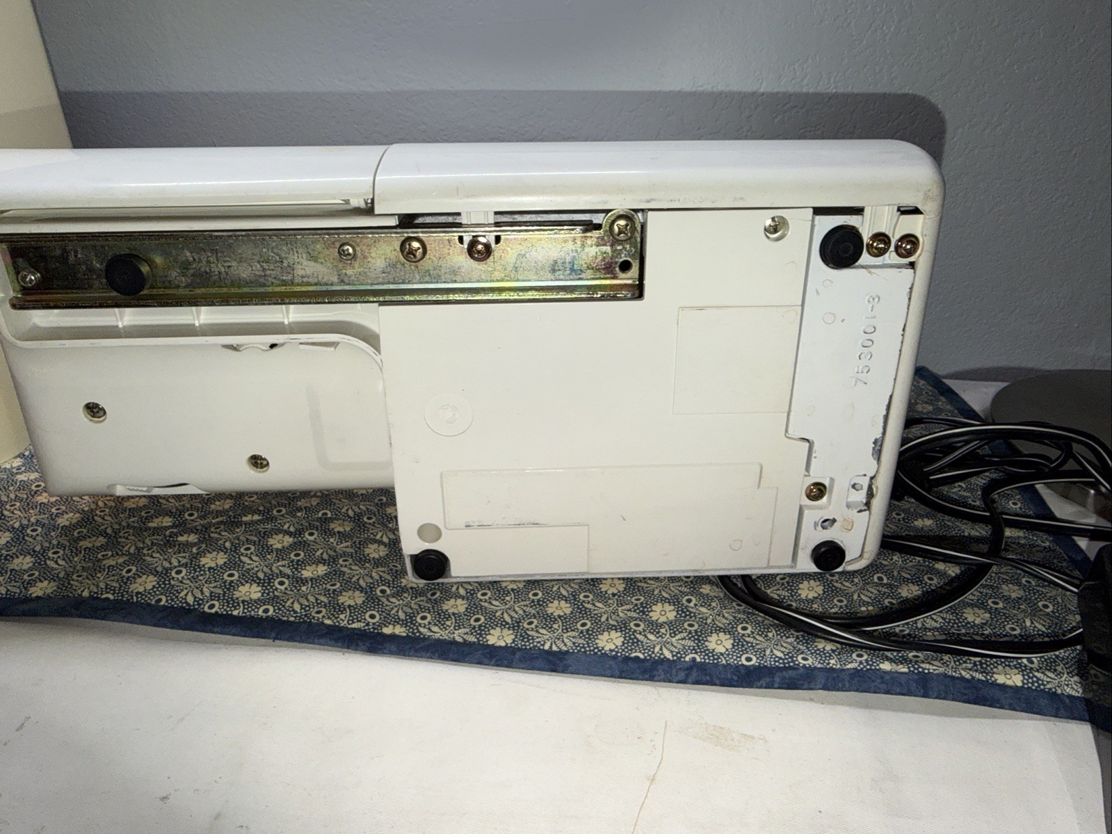 Janome Decor Excel 5018 Sewing Machine. Stitches Great-Reverse Does Not Work.