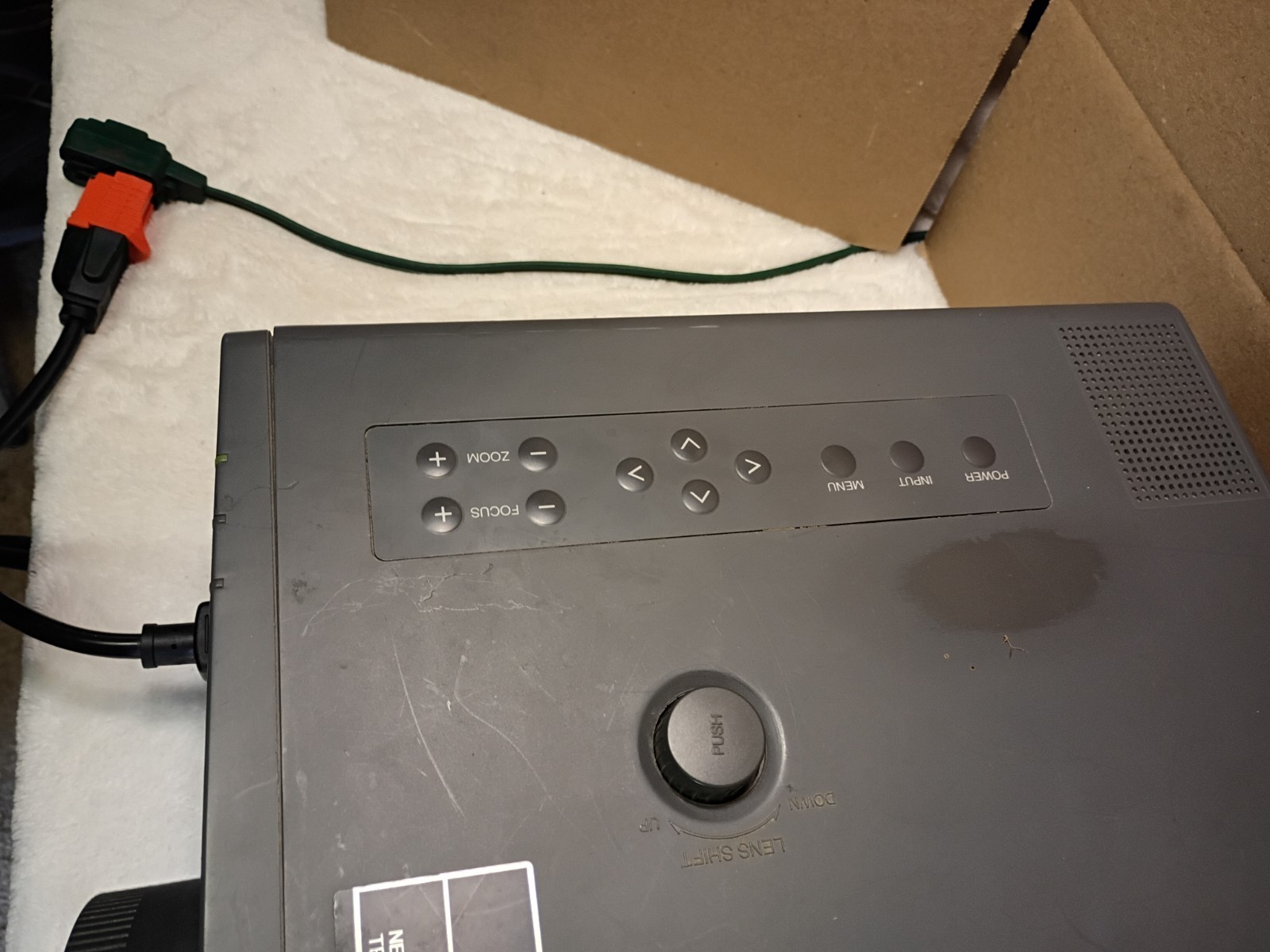 Panasonic PT-L595U LCD Projector - 1024x768, Tested ✓