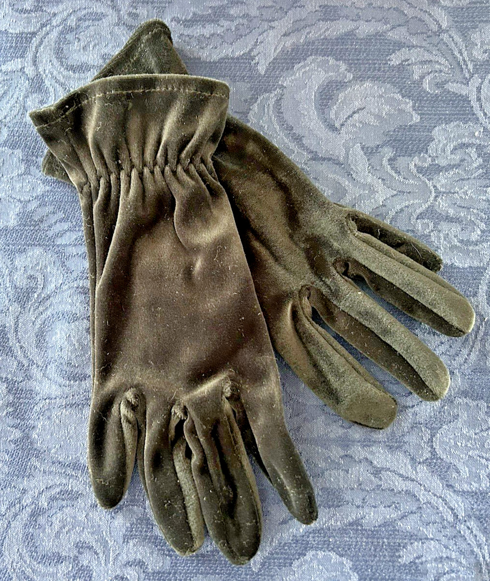 Ladies Black Velvet Look Gloves (Polyester) Stretch Wrist One Size Fits All NWOT