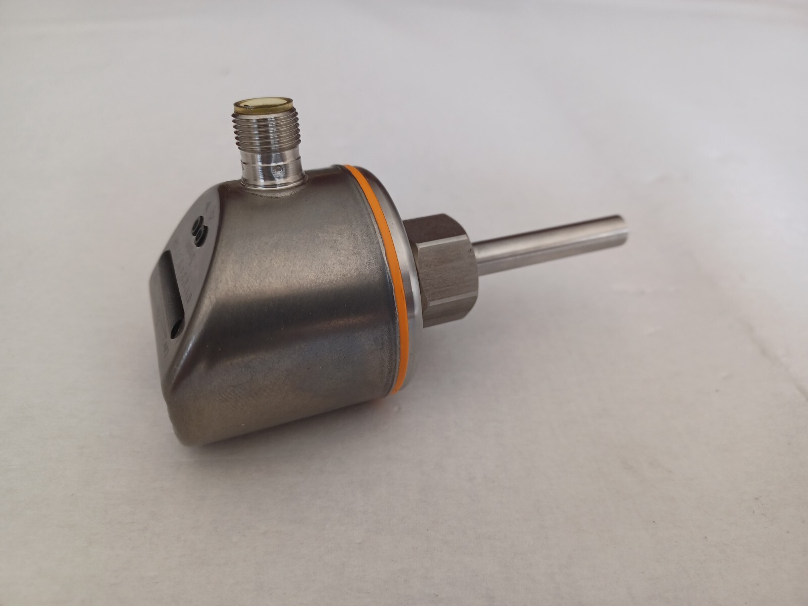 IFM electronic flow sensor SI5010 / SID10ADBFPKG/US new without original packaging