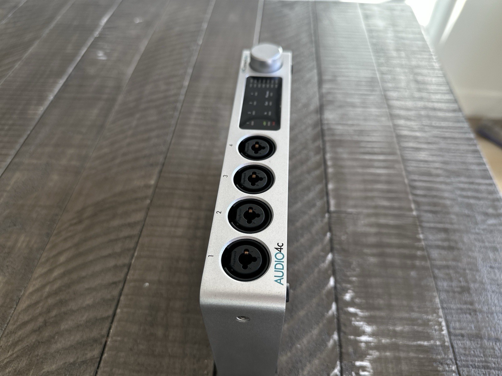 🎙️ Audio/MIDI Interface iConnectivity Audio Interface Unit