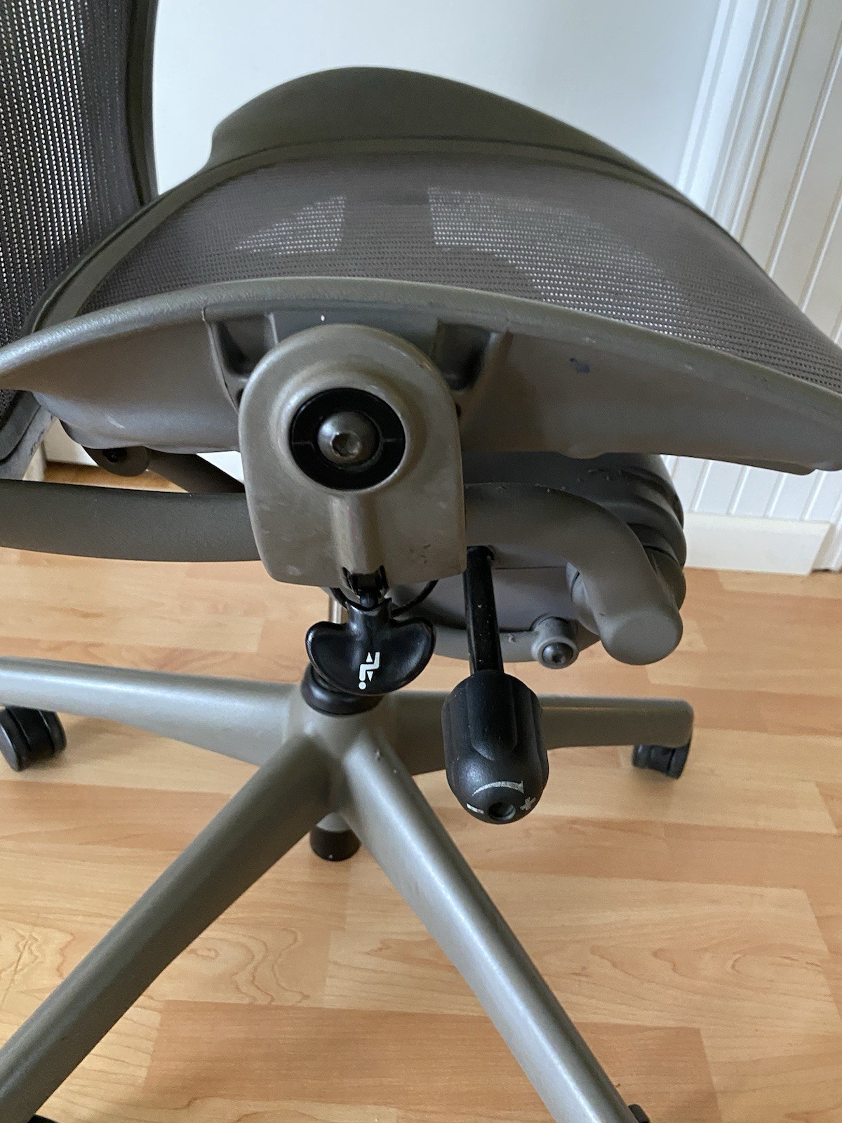 Herman Miller Aeron Office Chair Size B Gray