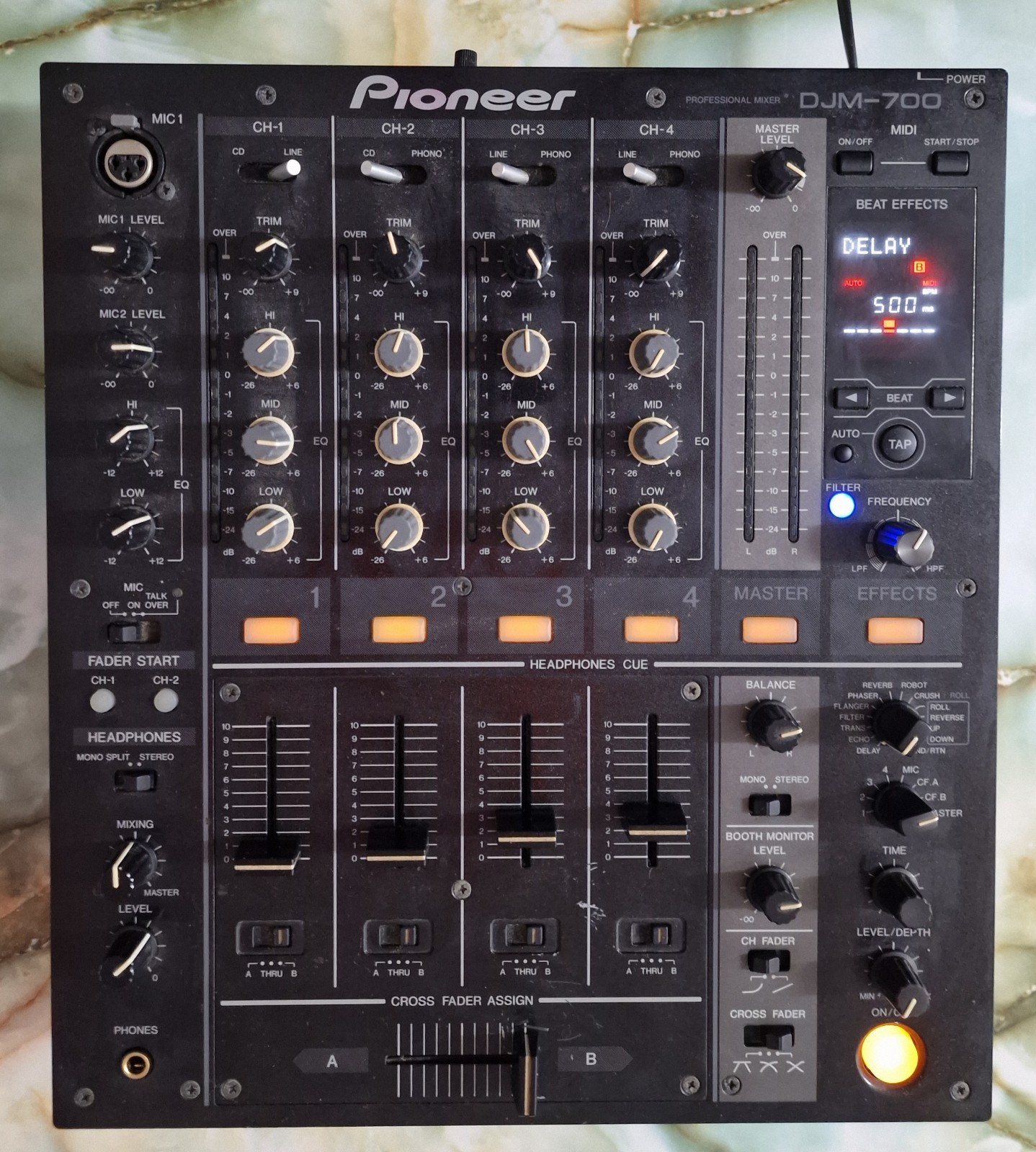 Pioneer DJ Mixer (DJM-700-K)
