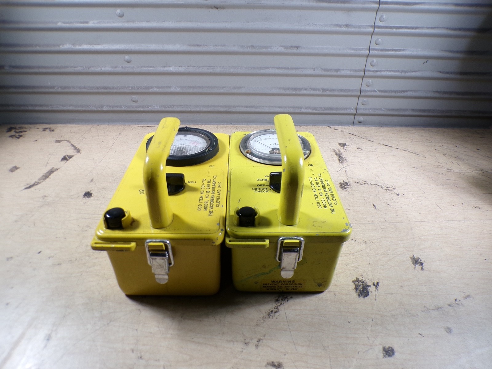 x2 VICTOREEN CDV-715 MOD. 1B /IA RADIATION DETECTOR