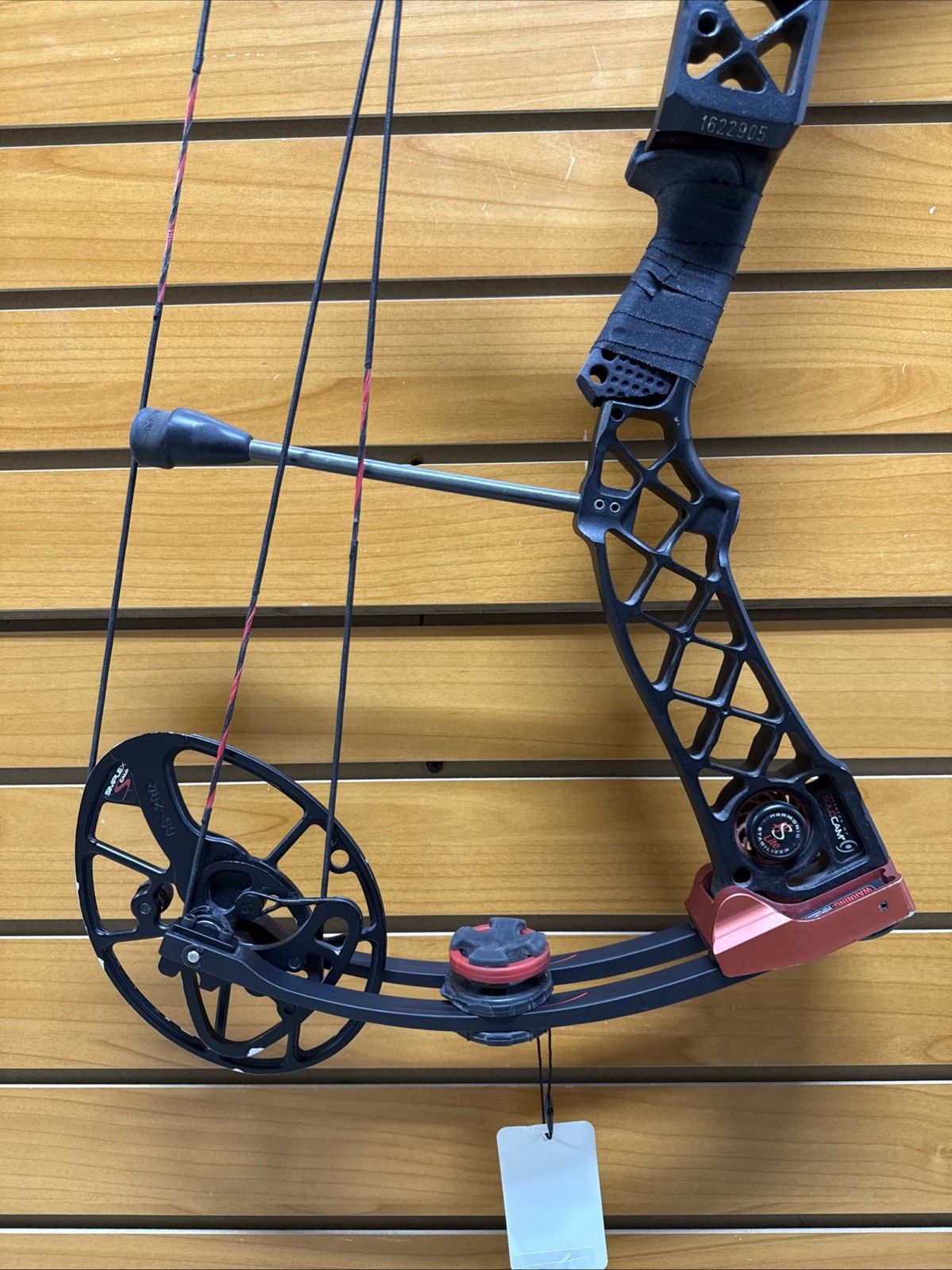Mathews Creed RH Compound Bow - 70# Max - 28” Cam Installed - Item 6017