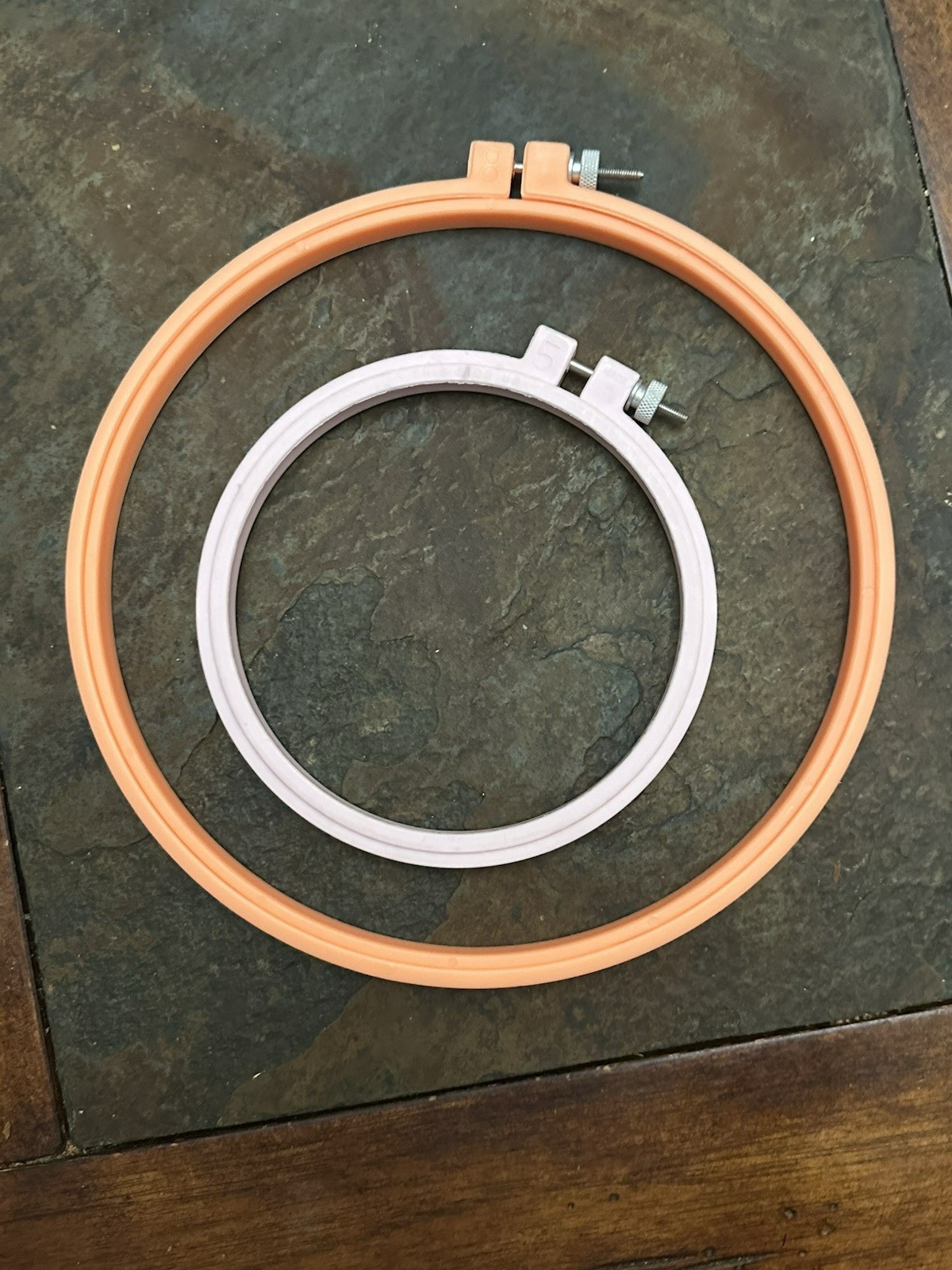 Round Plastic Embroidery Hoops  5 inch & 8 inch for Cross stitch needlework