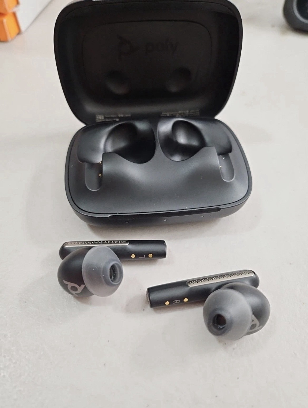 Poly Voyager Free 60 True Wireless Earbuds CBF60 PREOWNED!
