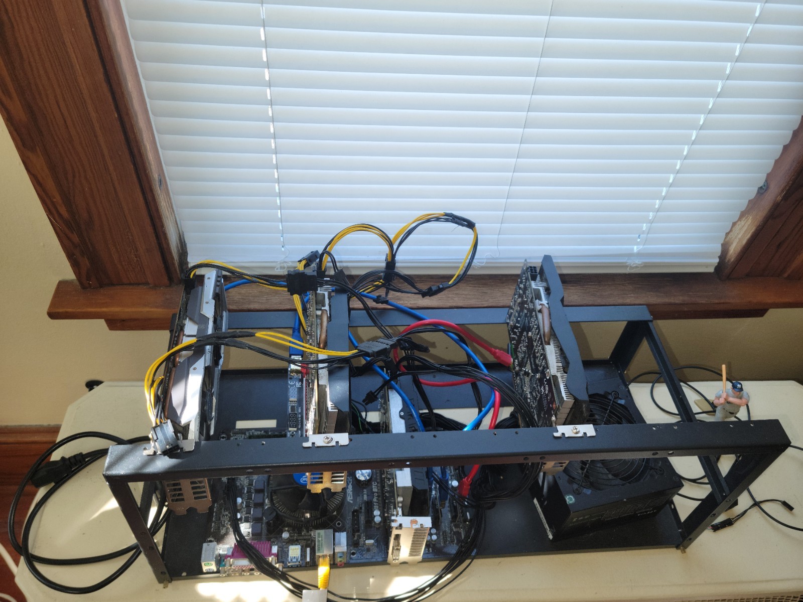 Open Frame Multi-GPU Cryptocurrency MiningRig W/ 4x GPU Intel Included 3 Working