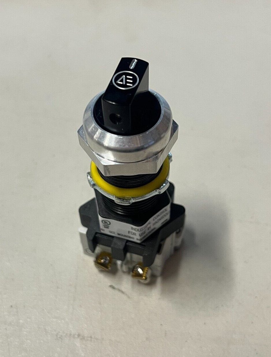 Akron Electric XP3-SSC-5 Selector Switch three position New NIB