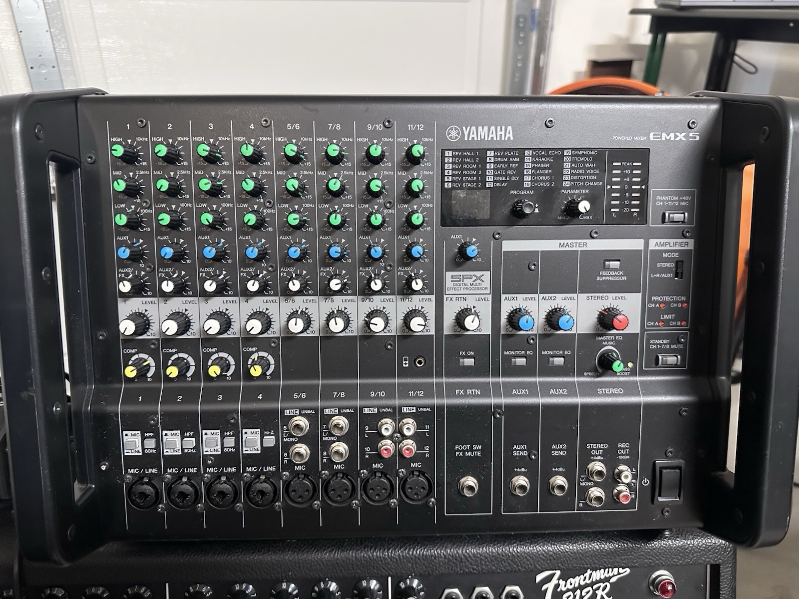 Yamaha EMX5 12-channel  Powered Mixer                EMX-5 EMX 5