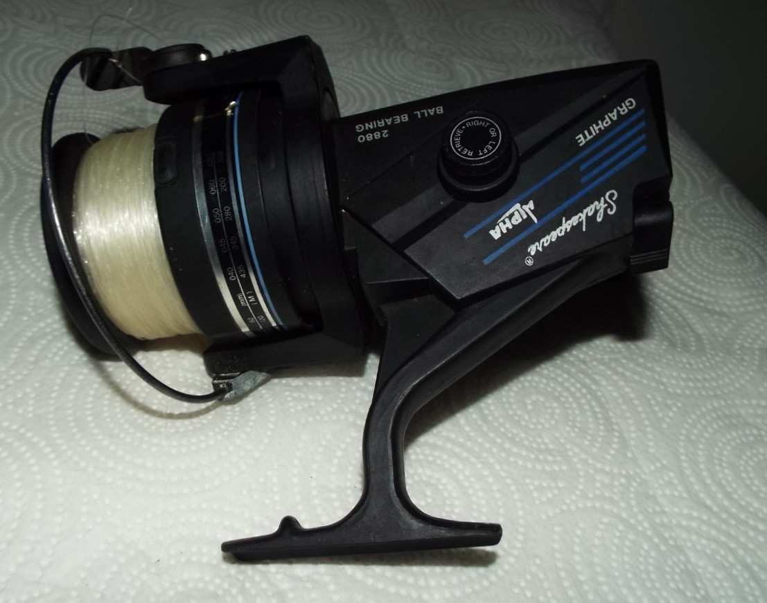 7 VINTAGE FISHING REELS WITH SOME EXTRA SPOOLS GARCIA, QUANTAM ETC.... READ!!!