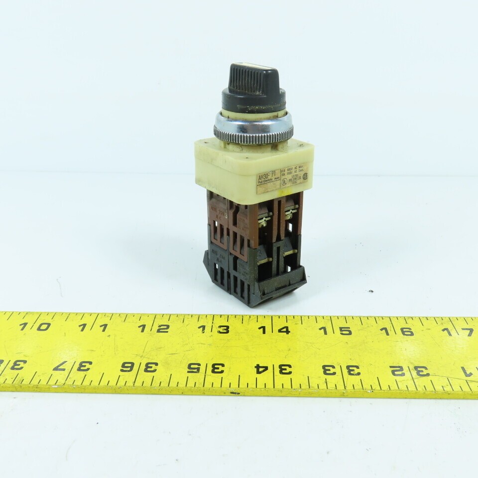 Fuji AH30-P1 3-Position Spring Return Selector Switch 600VAC 10A