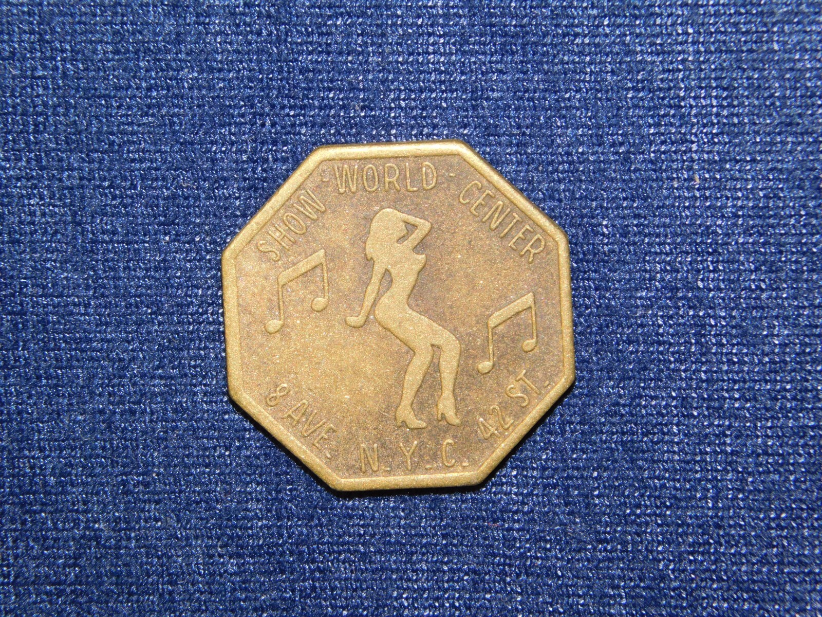 VINTAGE NEW YORK CITY 42nd ST SHOW WORLD CENTER  GIRL PEEP SHOW TOKEN