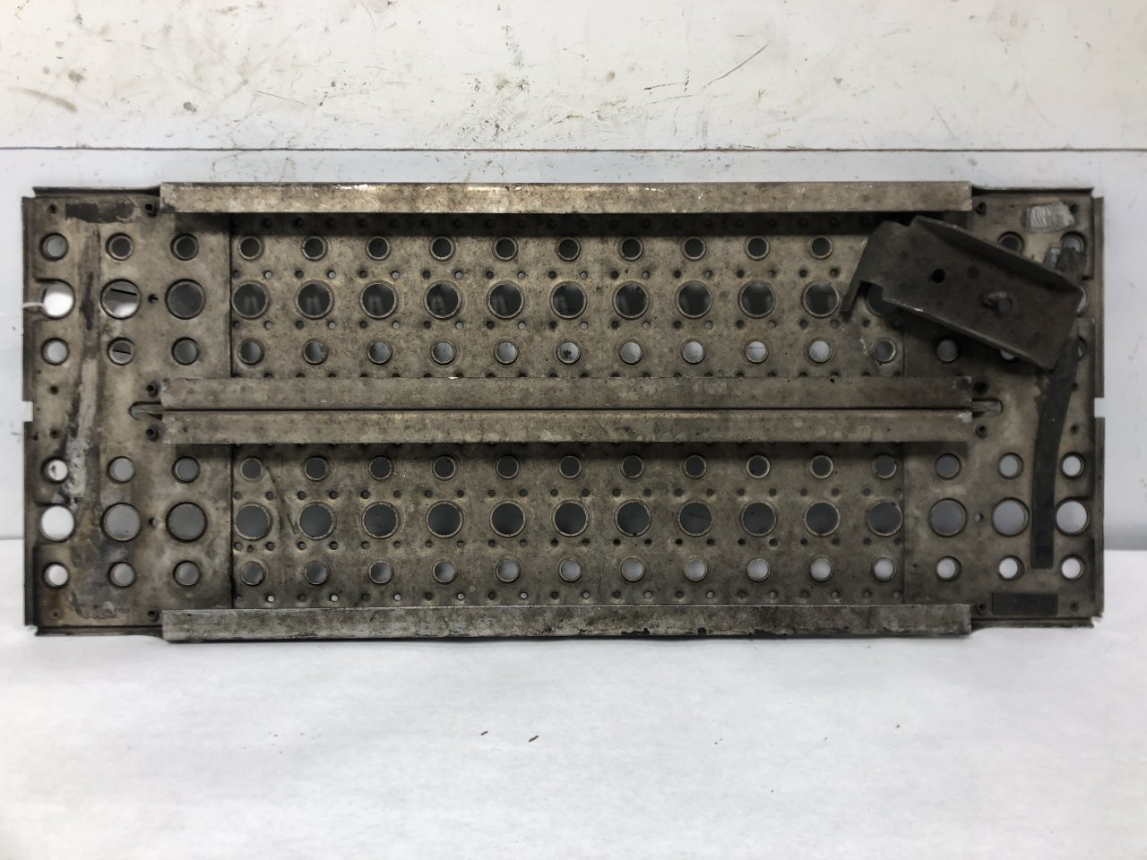Freightliner CLASSIC XL 34 x 14 Deckplate - Used