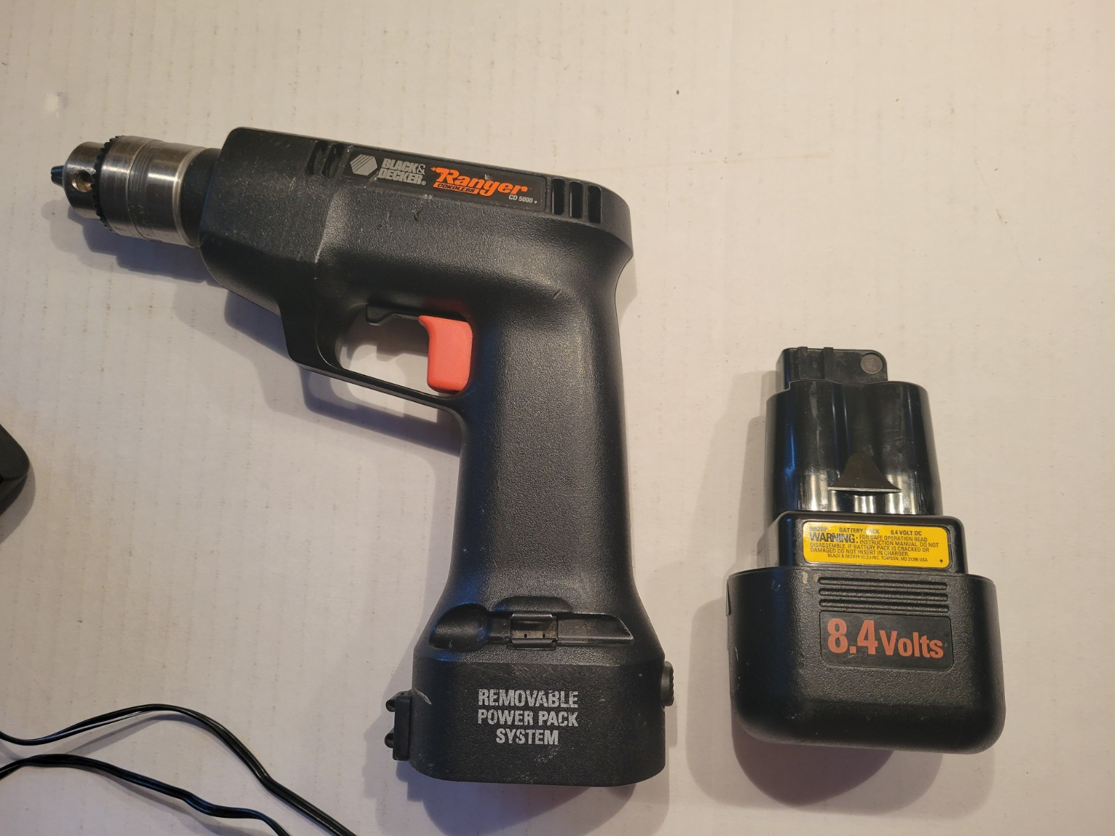 Black & Decker CD5000 Ranger Cordless Drill 8.4 V w/ Battery (Read) and Charger