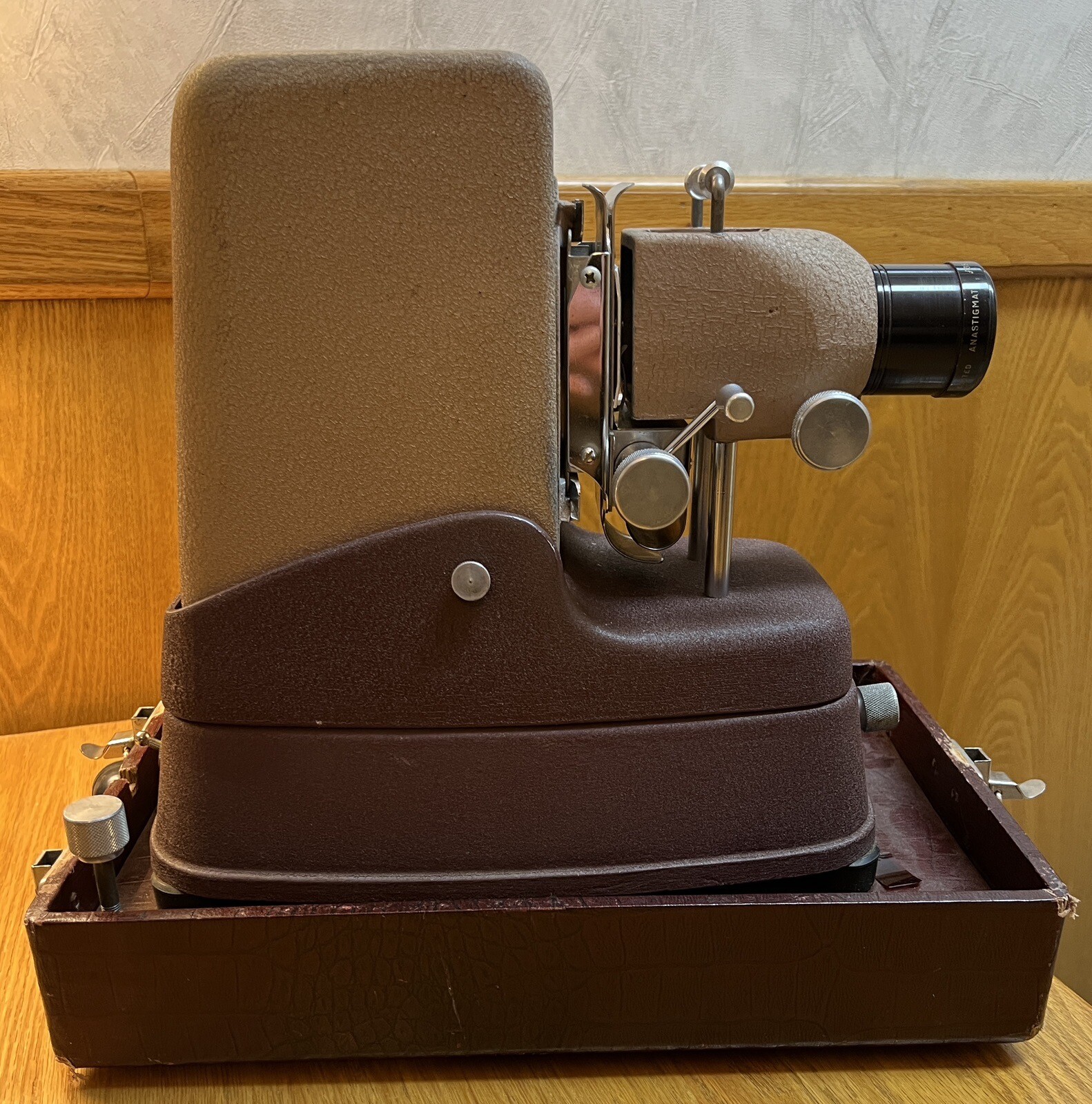STANDARD PROJECTOR & EQUIPMENT CO MOVIE PROJECTOR MODEL 500C