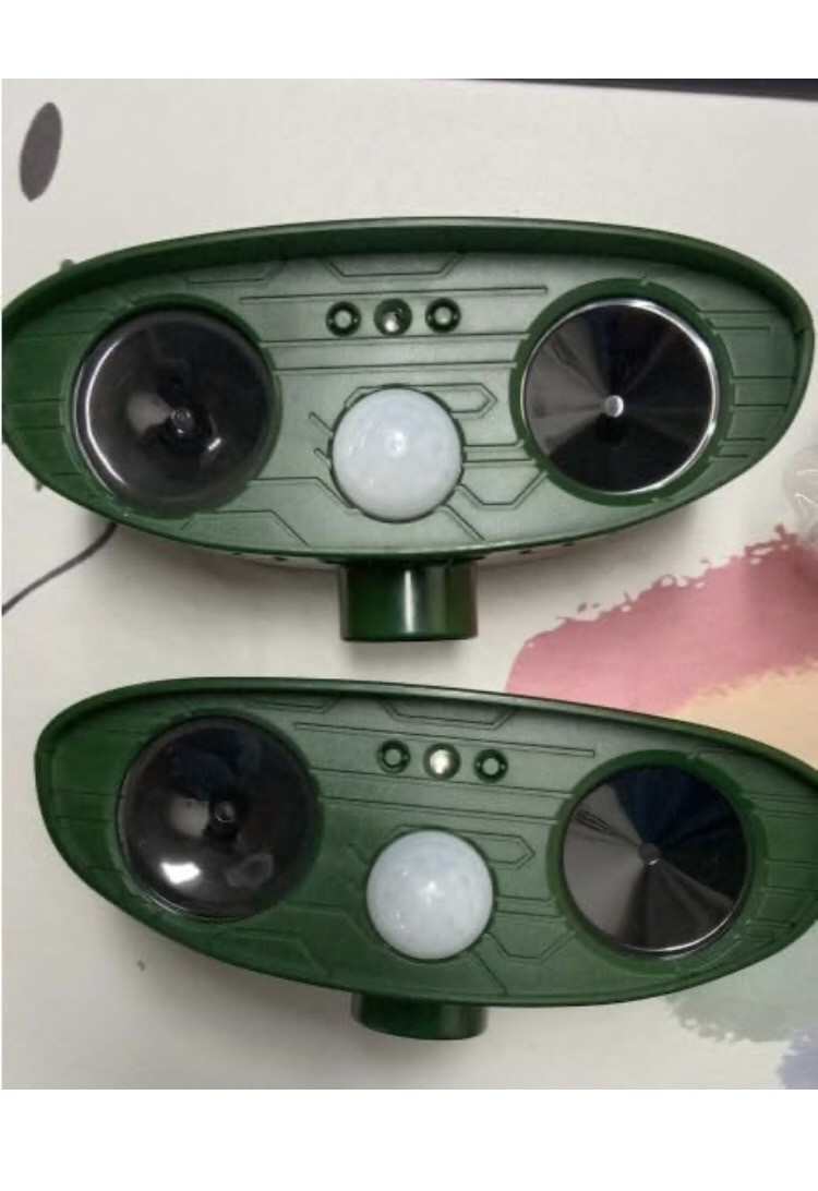 4 Pk Ultrasonic Animal Repeller Deterrent  Keep Deer Cat Dog Raccoon Mouse Fox