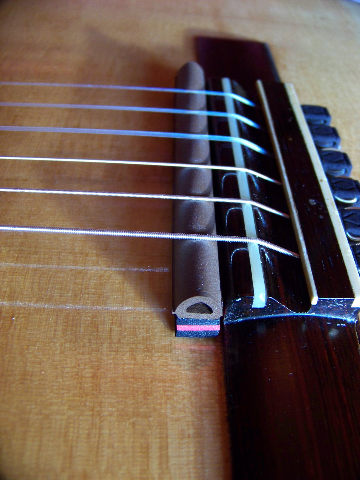 TremoloMute String Mute for Classical Guitar, Nylon string guitar by Rosette