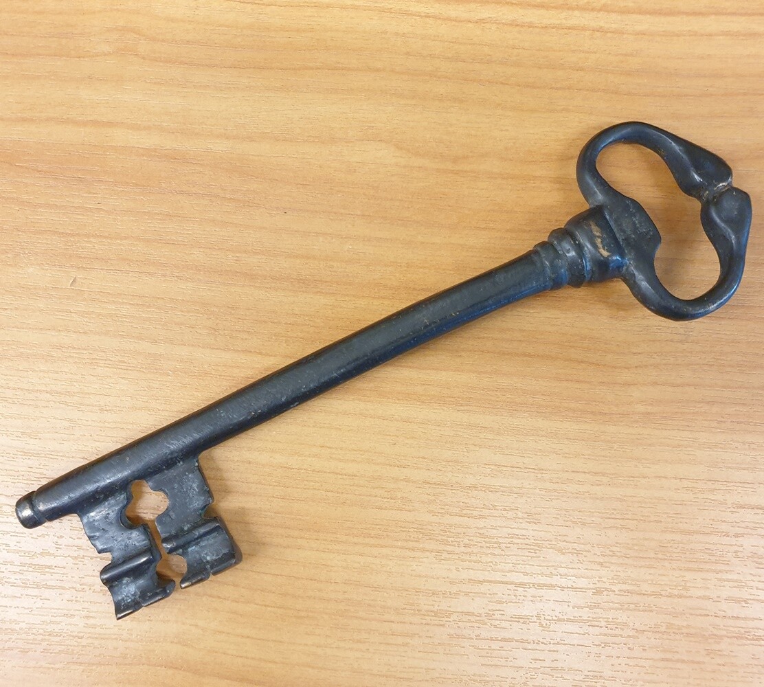 8.1 in Brass Retro Key Black Green Rustic Vintage Hanging Home Decor Collectible