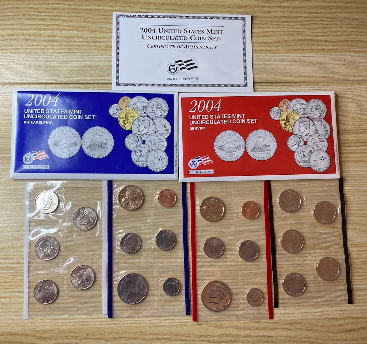 US Mint 2004 Uncirculated Coin Set Denver & Philadelphia OGP & COA Free Shipping