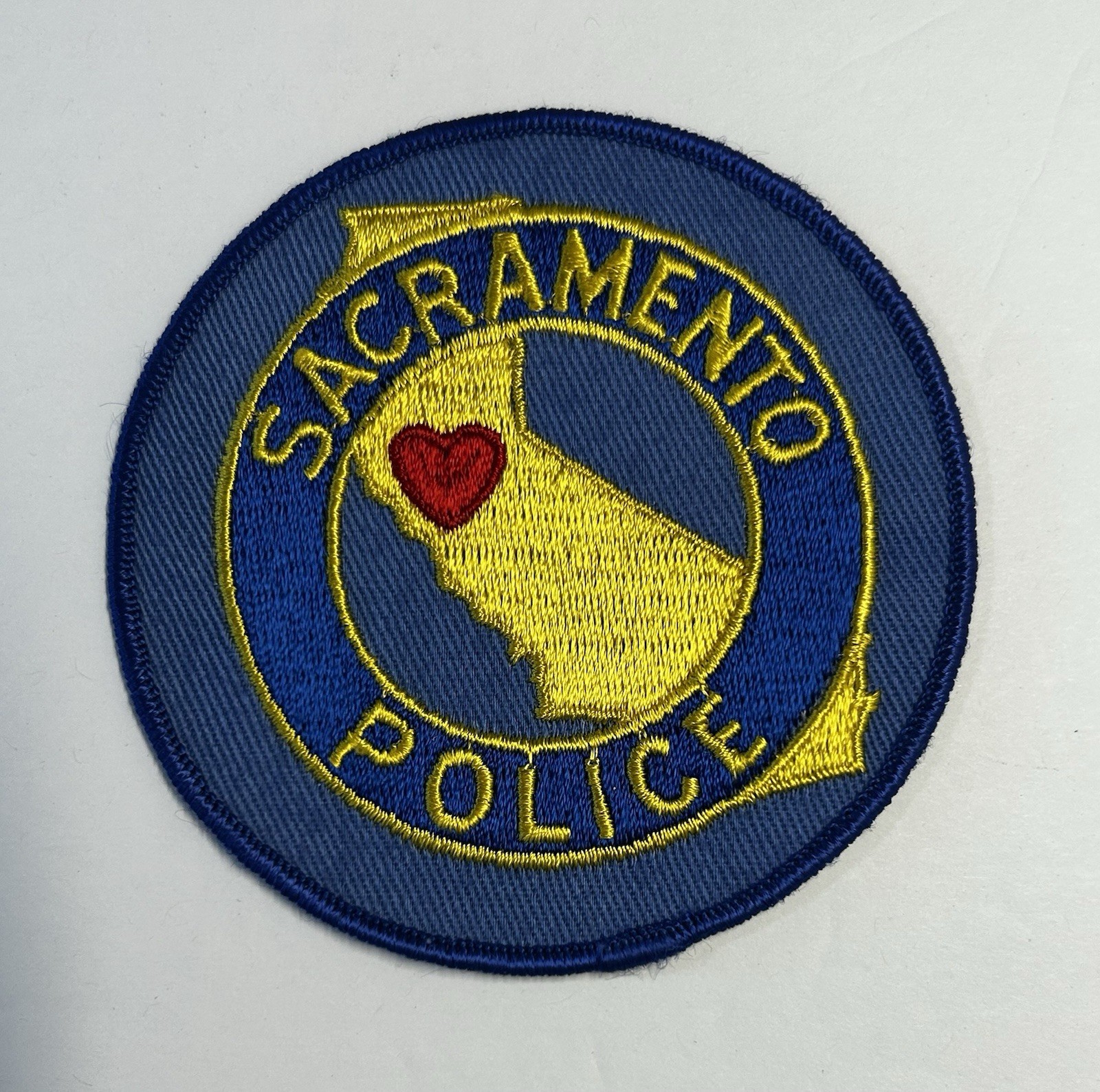 VINTAGE CALIFORNIA CA SACRAMENTO POLICE DEPT PATCH STATE CAPITAL HEART #PDD60